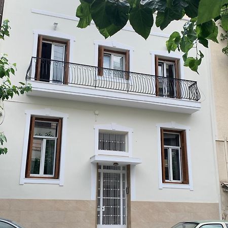 Beautiful Athenian Apartment Next To The Center Exterior photo