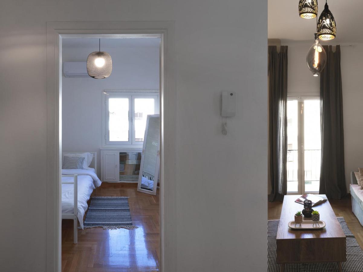 Beautiful Athenian Apartment Next To The Center Exterior photo