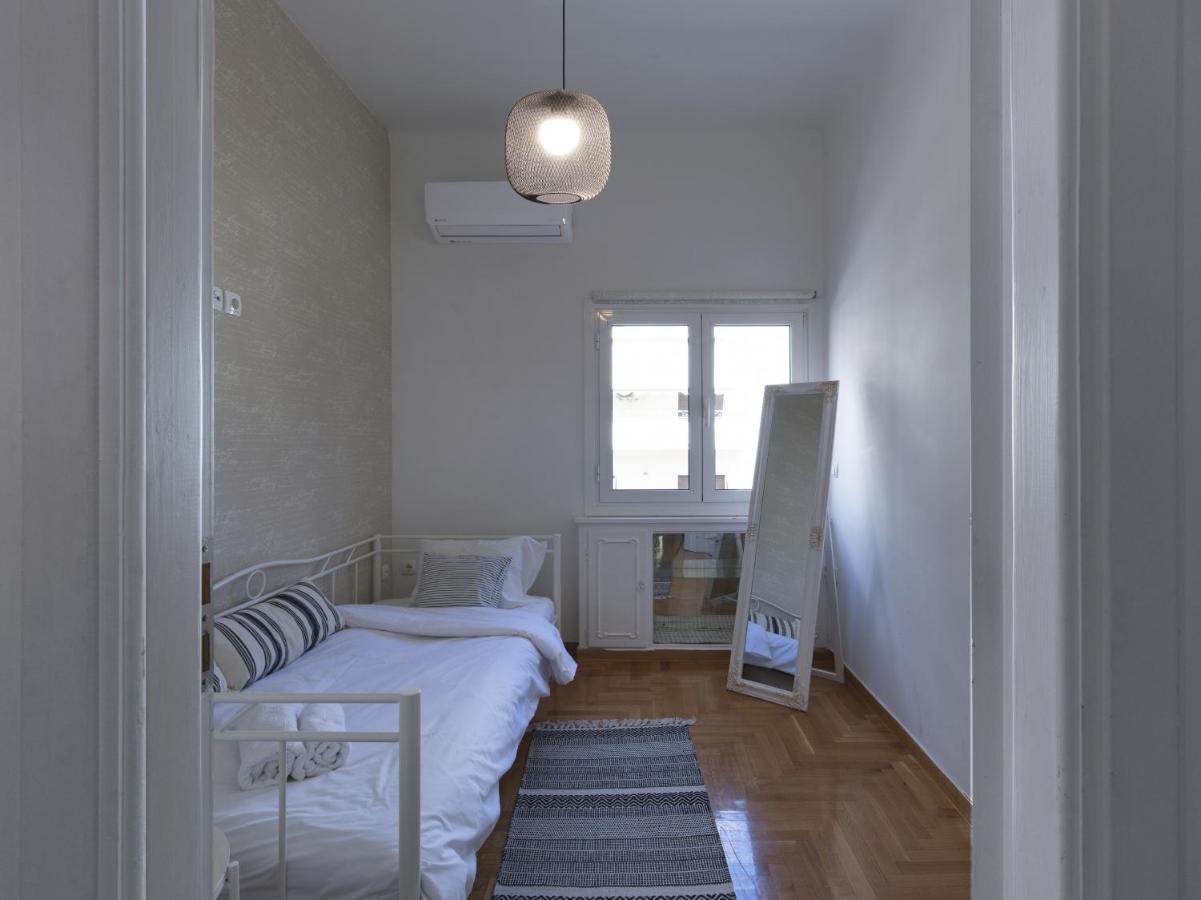 Beautiful Athenian Apartment Next To The Center Exterior photo
