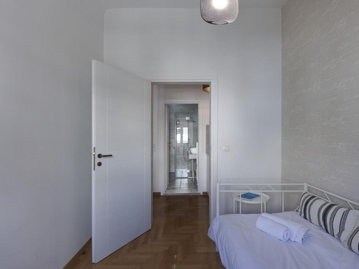 Beautiful Athenian Apartment Next To The Center Exterior photo