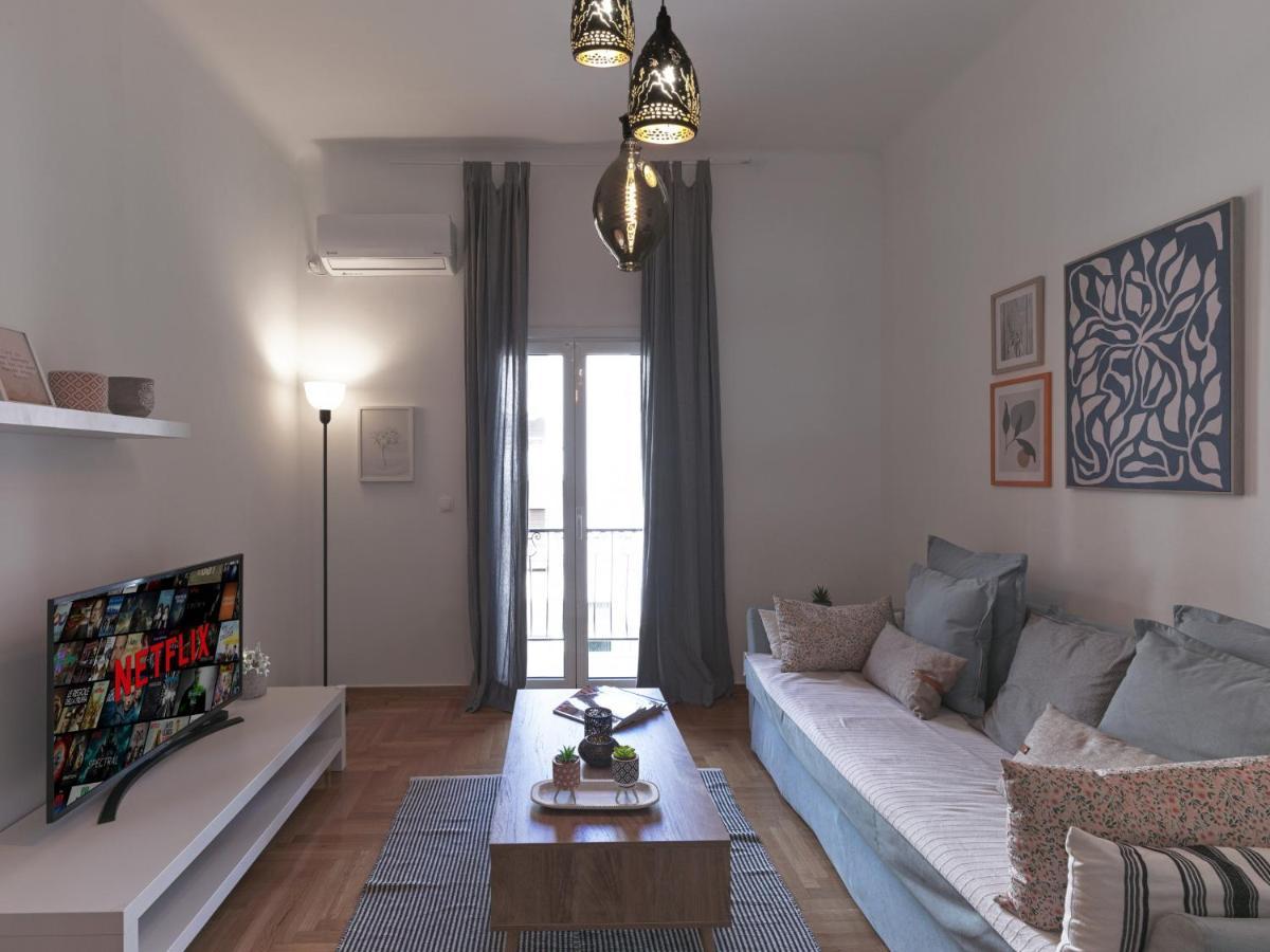 Beautiful Athenian Apartment Next To The Center Exterior photo